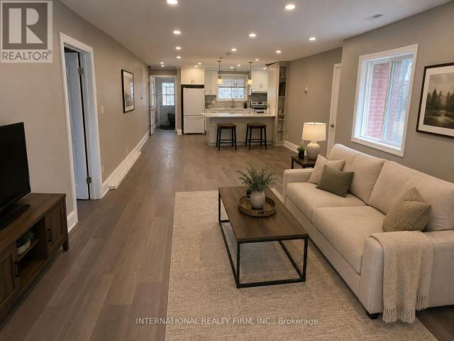 apartment at MAIN HALF 73 MURRAY DRIVE, Aurora, Ontario, L4G2C2