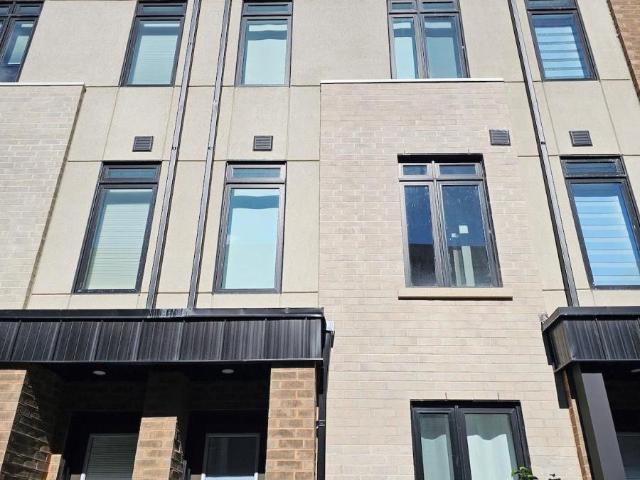 apartment at ROOM 1 10 SPRUCE PINES CRESCENT, Toronto, Ontario, M4A1C5