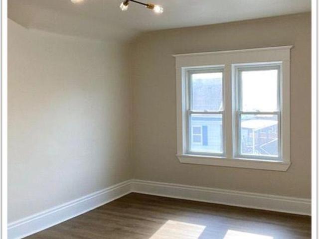 apartment at UPPER 13 DELAWARE STREET, St. Catharines, Ontario, L5M5L9