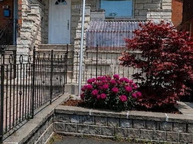 apartment at UPPER 321 CALEDONIA ROAD, Toronto, Ontario, M6E4T4