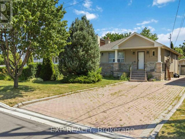 apartment at UPPER LEVEL 133 CORNELIUS PARKWAY, Toronto, Ontario, M6L2K7