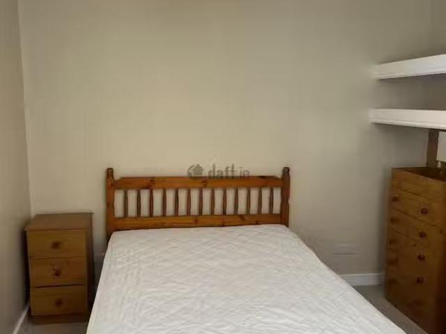 Apartment B, 19 James Street, Cork, Cork City Centre is for r.