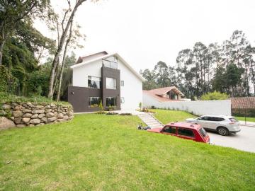 Apartment Building: Se Vende Propiedad en Av. Ordóñez Lasso Cuenca