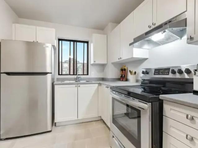 Apartment Gloucester ON LS102770349