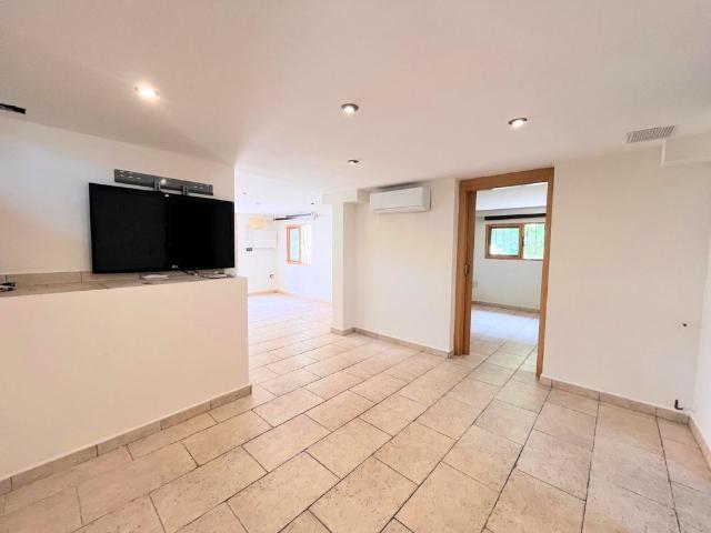 APARTMENT, GROUND FLOOR, UNFURNISHED, AIR CONDITIONING, RENOVATED, SWIMMING POOL