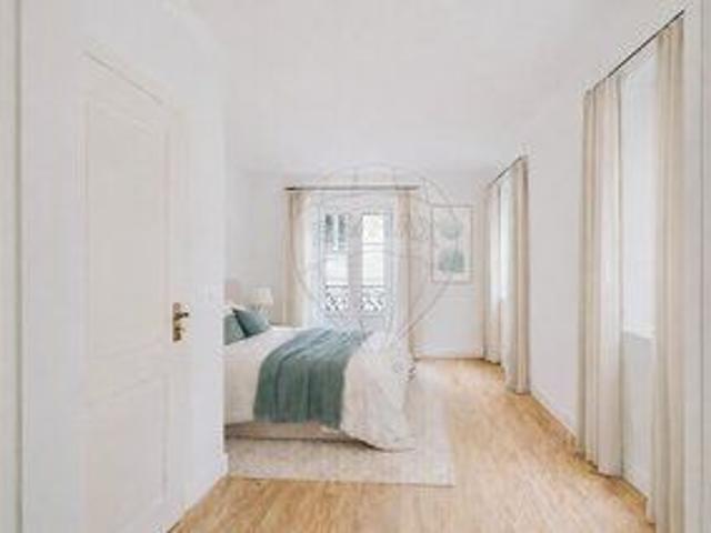 Apartment Duplex 3 bedrooms for rent Misericórdia Lisboa air conditioning, double glazing, store room, garage, kitchen