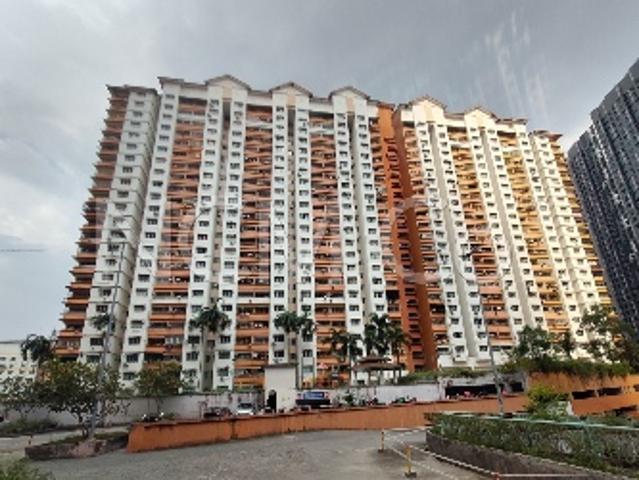Apartment, End Lot