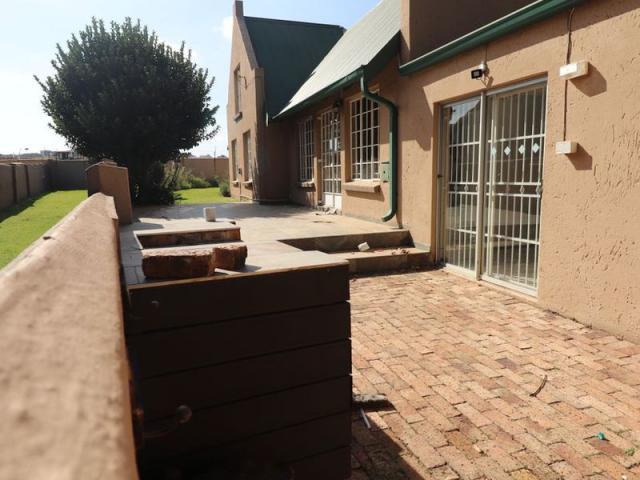 Apartment Ekurhuleni Ward 100 Gauteng LS67606494