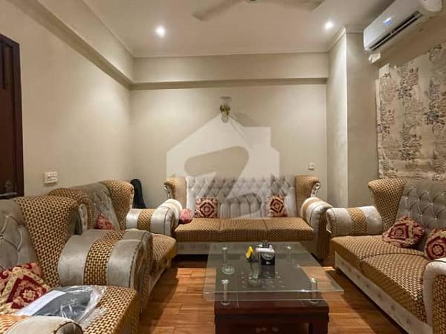 Apartment For Rent 5th floor With Lift Parking