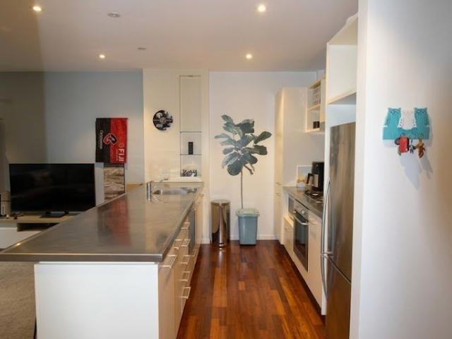 Apartment for Rent CBD apartment with sky tower views!
