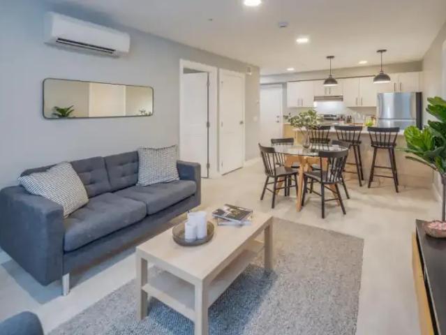 Apartment For Rent Kelowna BC 1425 ELS103118588