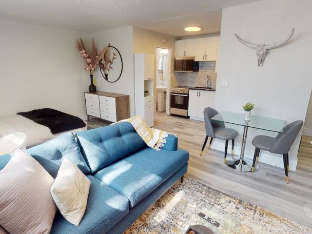 apartment for rent in 280 Laurier Ave. E, Ottawa, ON K1N 6P5, Canada