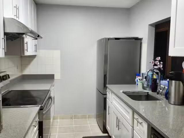 Apartment for rent in Coquitlam, Coquitlam, 1050 Howie Avenue.