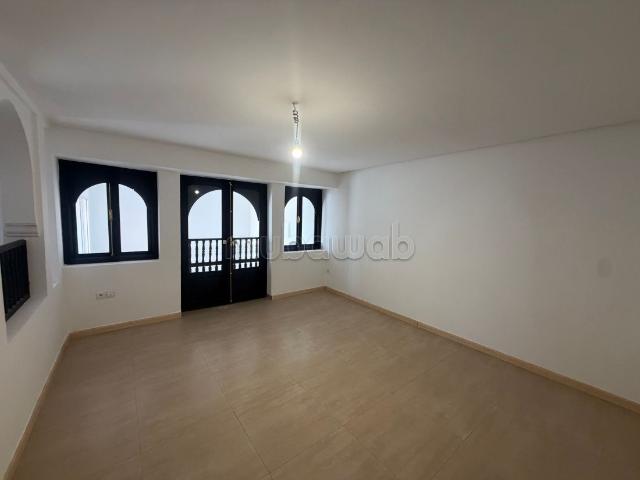 Apartment for rent in Guéliz. 5 large living areas. Caretaker service available, air conditioning