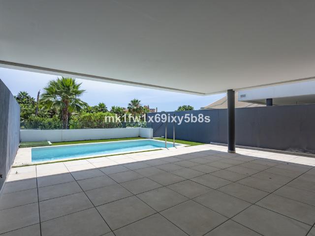 Apartment For Rent in Estepona, Estepona