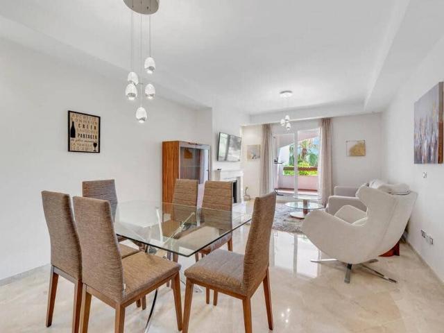 Apartment for rent in Los Naranjos, Marbella, Málaga