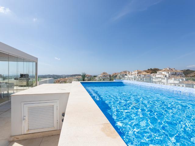 Apartment For Rent in Nueva Andalucía, Marbella