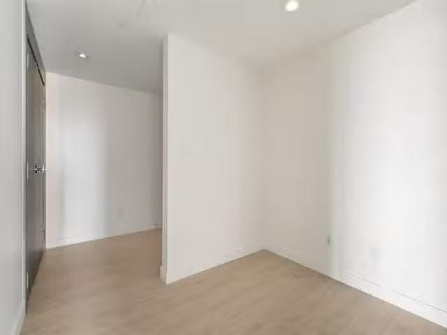 Apartment for rent in Surrey, North Surrey, 2507 9887 Whalley.