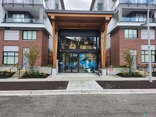 Apartment for rent in Surrey, South Surrey White Rock, a Stree.