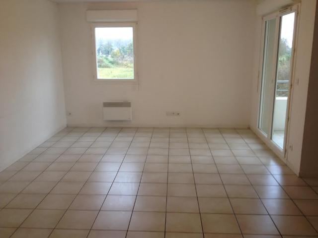 apartment for rent in Pineuilh 33220