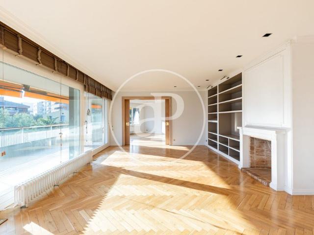 Apartment for Rent in Plaça Castelló