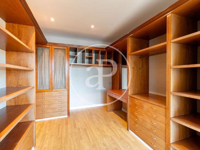 Apartment for Rent in Plaça Castelló