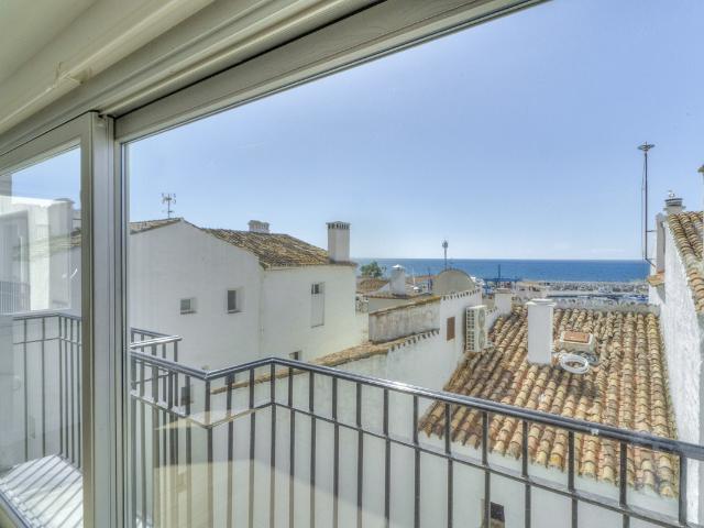 Apartment For Rent in Puerto Banús, Marbella