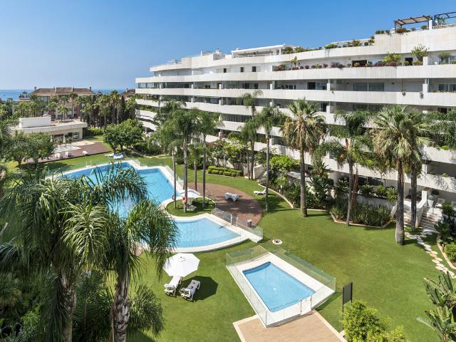 Apartment For Rent in Puerto Banús, Marbella
