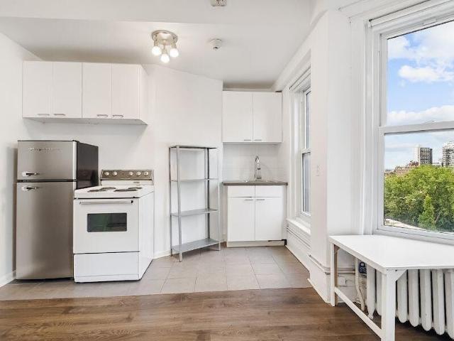 Apartment for rent in the heart of downtown Montreal
