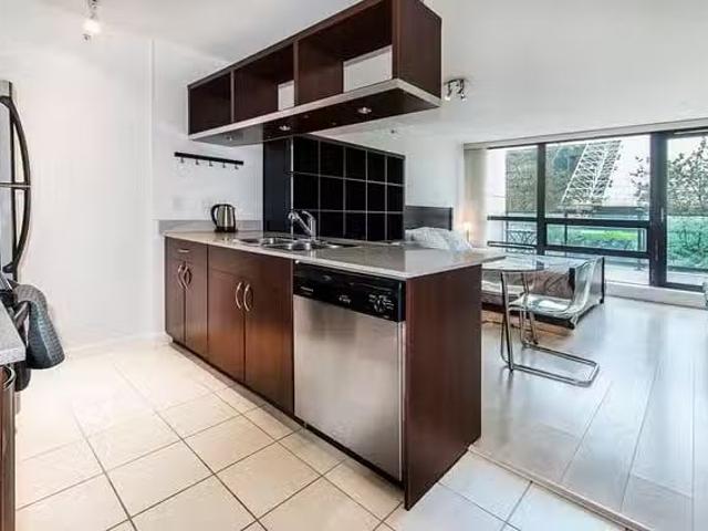 Apartment for rent in Vancouver, Vancouver West, 201 933 Hornb.