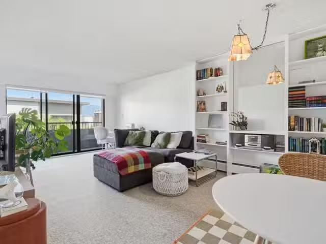 Apartment for rent in Vancouver, Vancouver West, 305 2475 York.