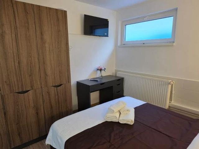 Apartment for rent in Zorilor, Cluj Napoca, at 3 minutes’ walk from the University of Medicine and Pharmacy, Marinescu street, with bedroom and kitchen