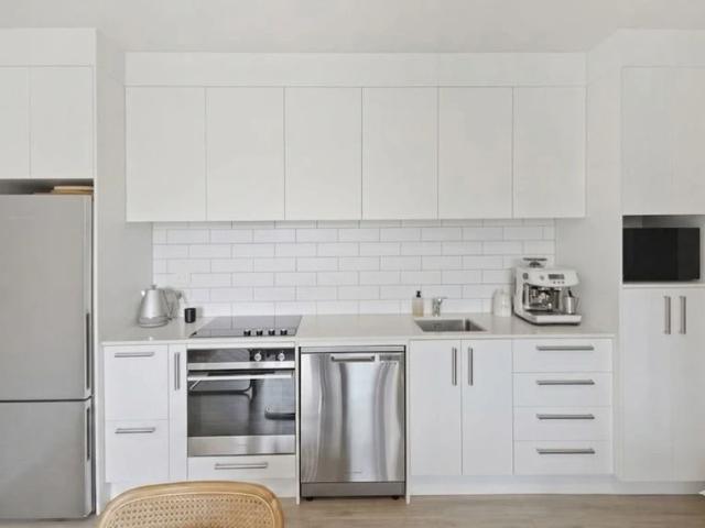 Apartment for Rent Modern ground floor apartment with outdoor living in Point England!