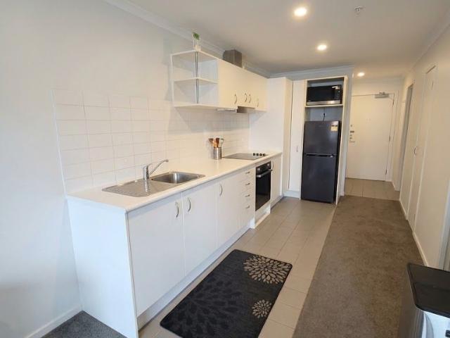 Apartment for Rent Spacious city fringe apartment with car park & storage!