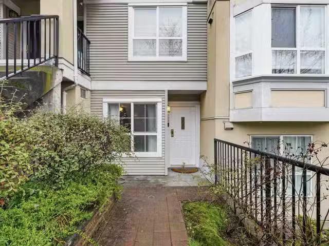 Apartment for sale in Coquitlam, Coquitlam, 123 253 Casey Stre.