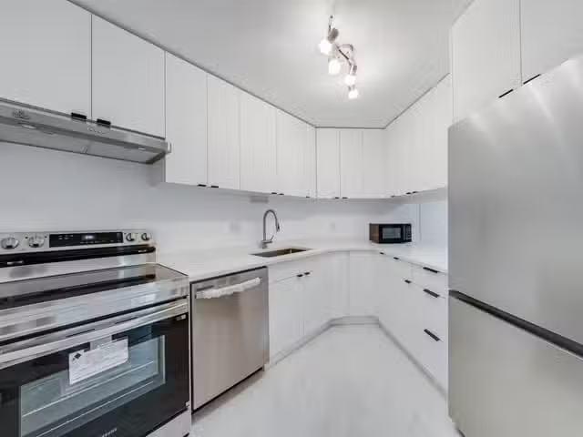 Apartment for sale in Coquitlam, Coquitlam, 208 1190 Pacific S.