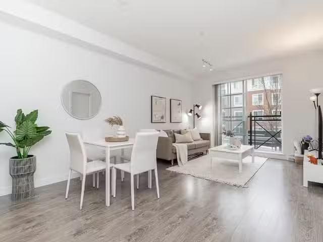 Apartment for sale in Coquitlam, Coquitlam, 213 618 Como Lake.