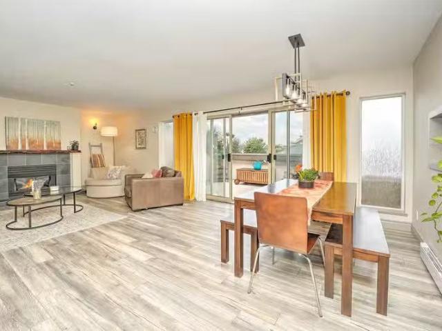 Apartment for sale in Central Meadows, Pitt Meadows, Pitt Mead.