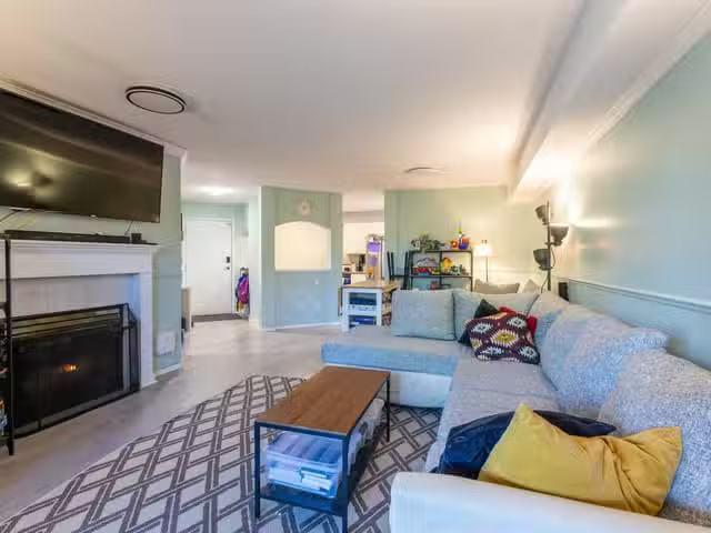 Apartment for sale in Abbotsford, Abbotsford, 114 2750 Fairlan.