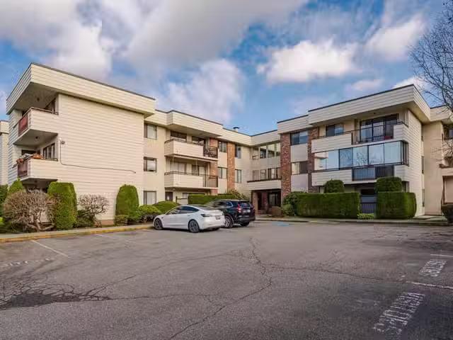 Apartment for sale in Abbotsford, Abbotsford, 208 32885 George.