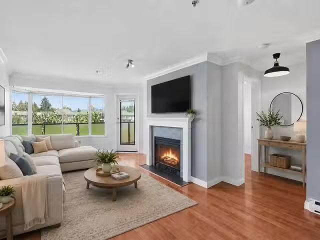 Apartment for sale in Abbotsford, Abbotsford, 403 2964 Trethew.