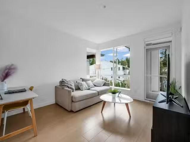 Apartment for sale in Burnaby, Burnaby North, 318 5460 Broadwa.
