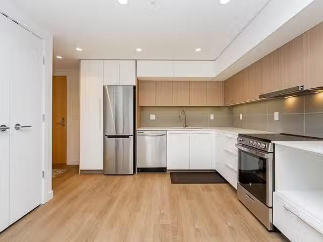 Apartment for sale in Burnaby, Burnaby North, 512 9888 Univers.