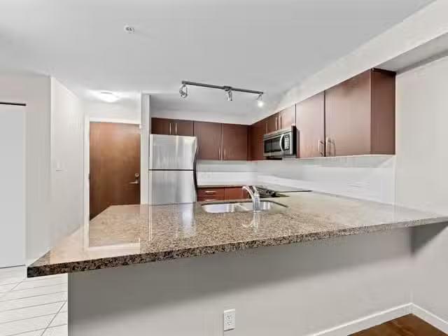 Apartment for sale in Burnaby, Burnaby South, 209 7337 Macpher.