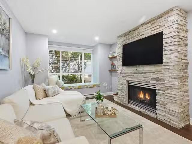 Apartment for sale in Burnaby, Burnaby South, 211 6893 Prenter.