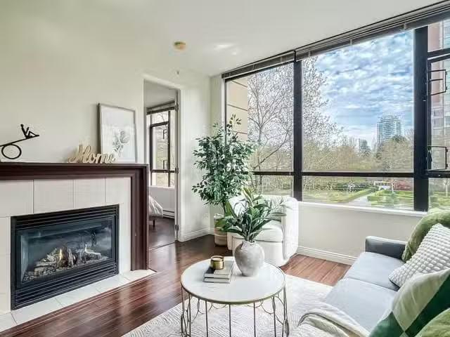 Apartment for sale in Burnaby, Burnaby South, 301 7368 Sandbor.