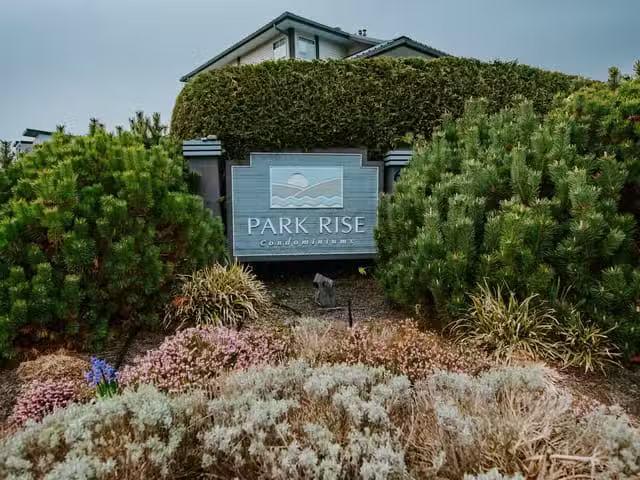Apartment for sale in Gibsons, Sunshine Coast, 45 689 Park Roa.