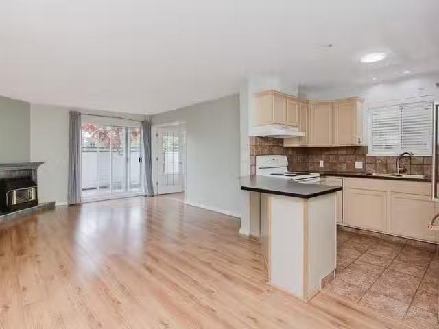 Apartment for sale in Gibsons, Sunshine Coast, 4 689 Park Road.