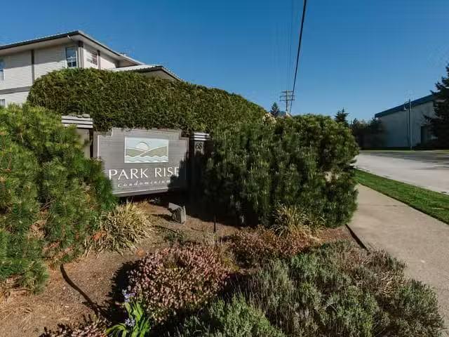 Apartment for sale in Gibsons, Sunshine Coast, 35 689 Park Roa.
