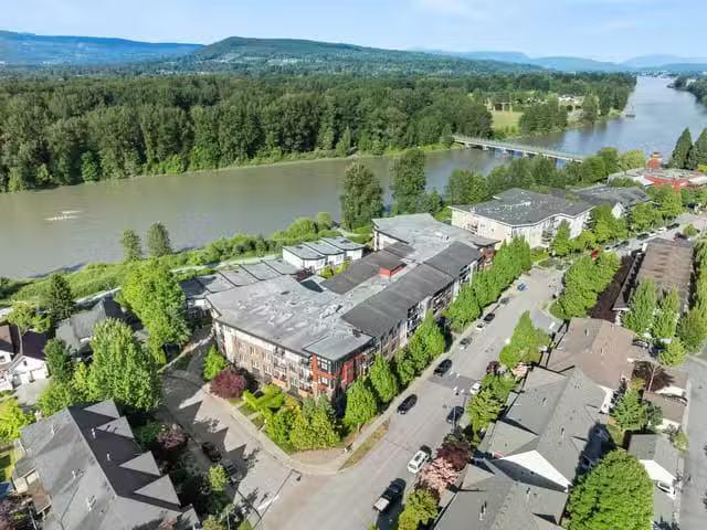 Apartment for sale in Langley, Langley, 101 23215 Billy Brown.